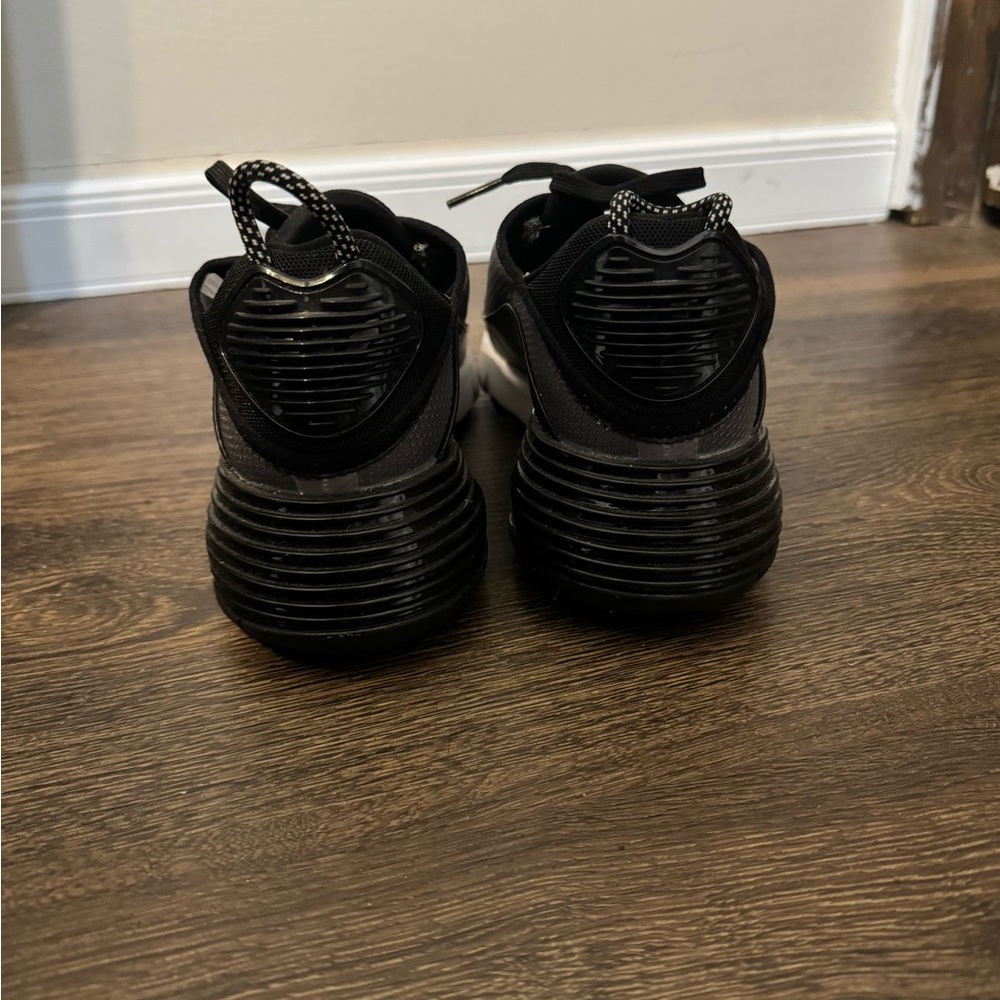 Women Nike 2090s Size 8 - Picture 5 of 6